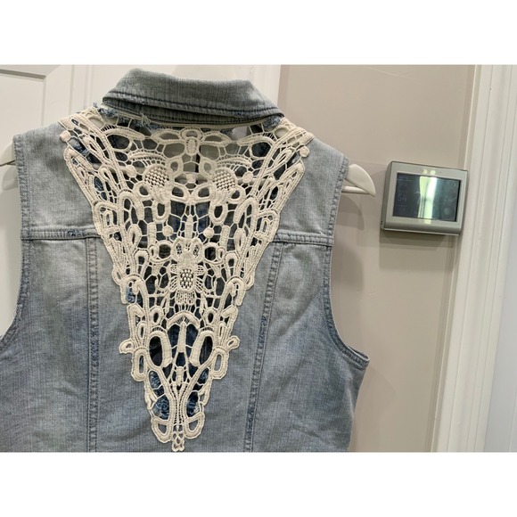 Light Wash Denim vest Button Front Cropped Style Women - Picture 3 of 17